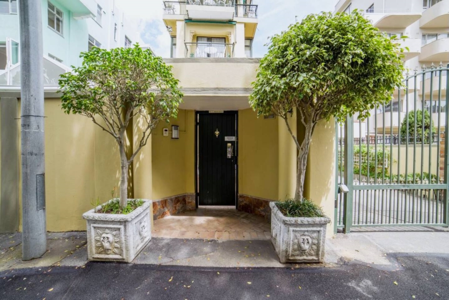 To Let 1 Bedroom Property for Rent in Sea Point Western Cape